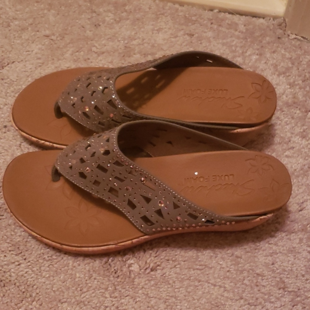 Skechers wedge flip flops